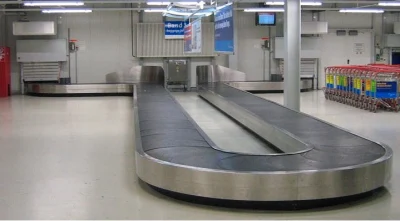 Sistema de cinta transportadora de equipaje en aeropuertos